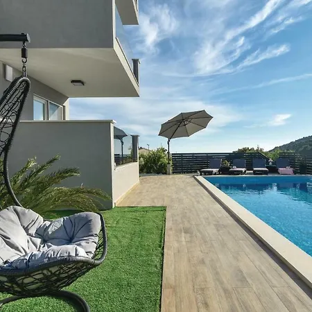 Two-bedroom In Apartment Razanj