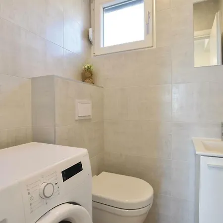 Apartment Two-bedroom In Razanj